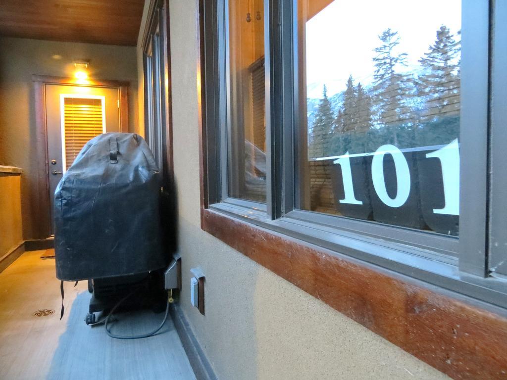 Luxury Canmore Vacations Szoba fotó