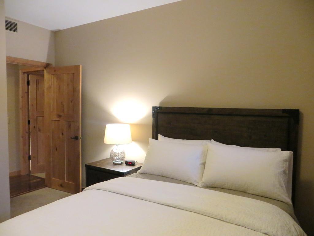 Luxury Canmore Vacations Szoba fotó